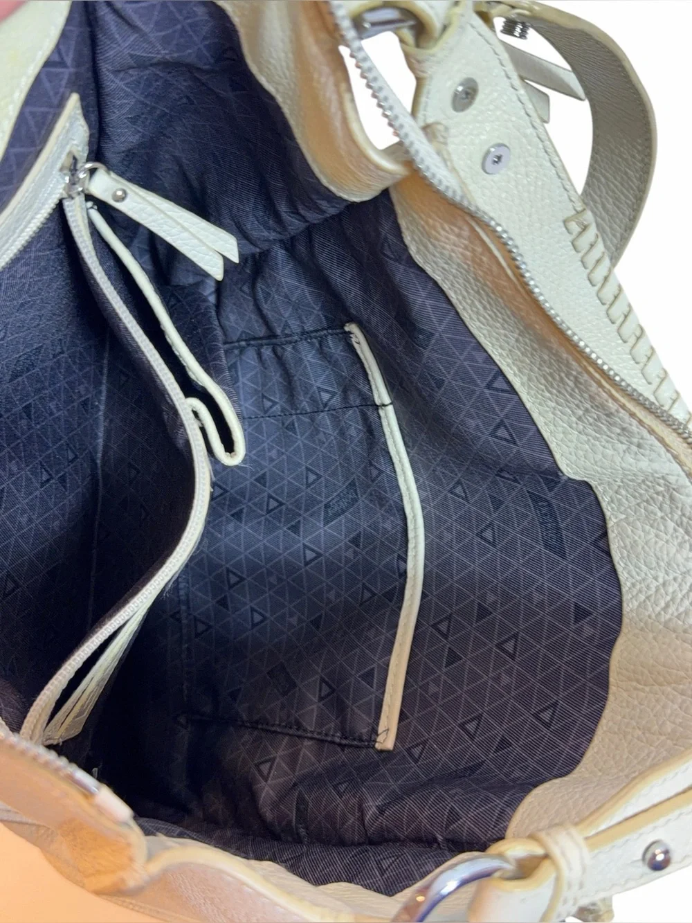 Botkier New York Cream Pebbled Leather Bucket Hobo Crossbody Shoulder Bag